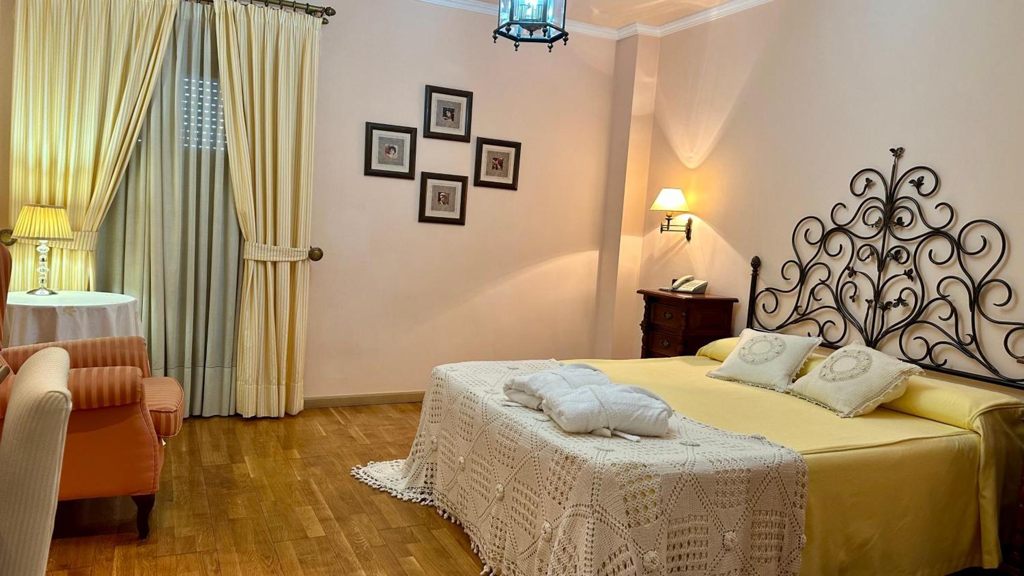 Hotel El Curro Burunchel Buitenkant foto